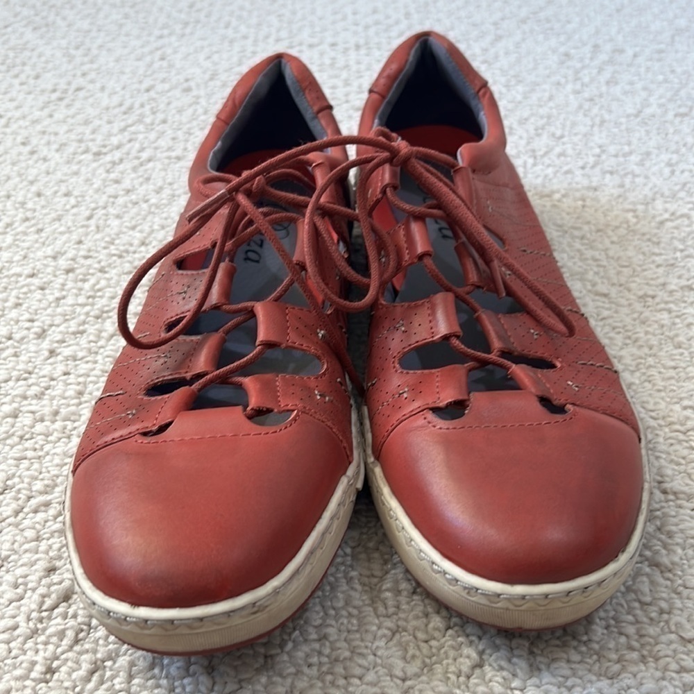 BIZA Shoes Women’s Red Leather Sneakers Size 9.5 - Picture 2 of 8